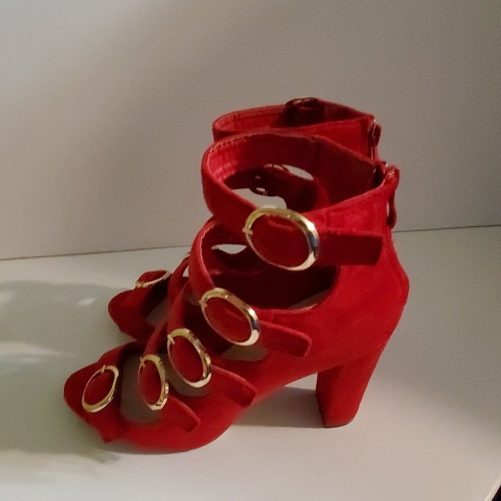 Shoes - Picture 2 of 3
